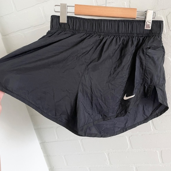 Nike Women’s Shorts Running Training Sporty Pocket Breathable Lightweight Sz M - Picture 3 of 16